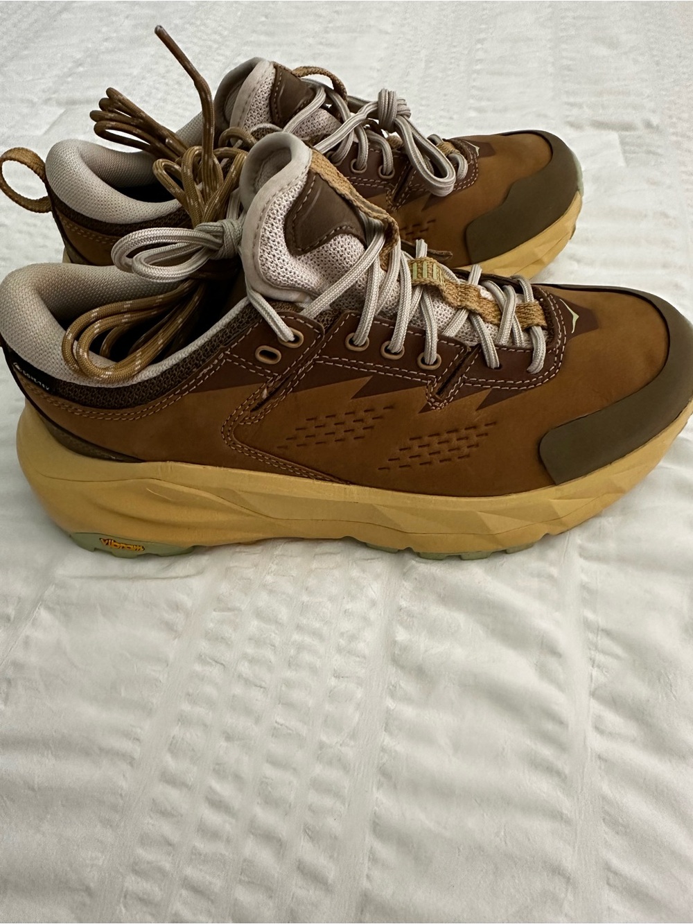 Hoka One Kaha Low GTX Hiking Sneakers in Brown and Cream Unisex Men’s 6 or W7